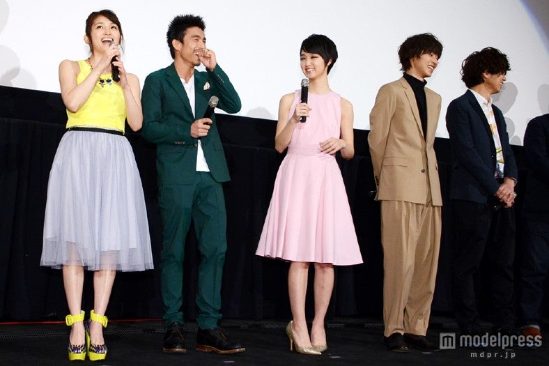 （左から）岡本玲、中尾明慶、剛力彩芽、山崎賢人、桐山漣