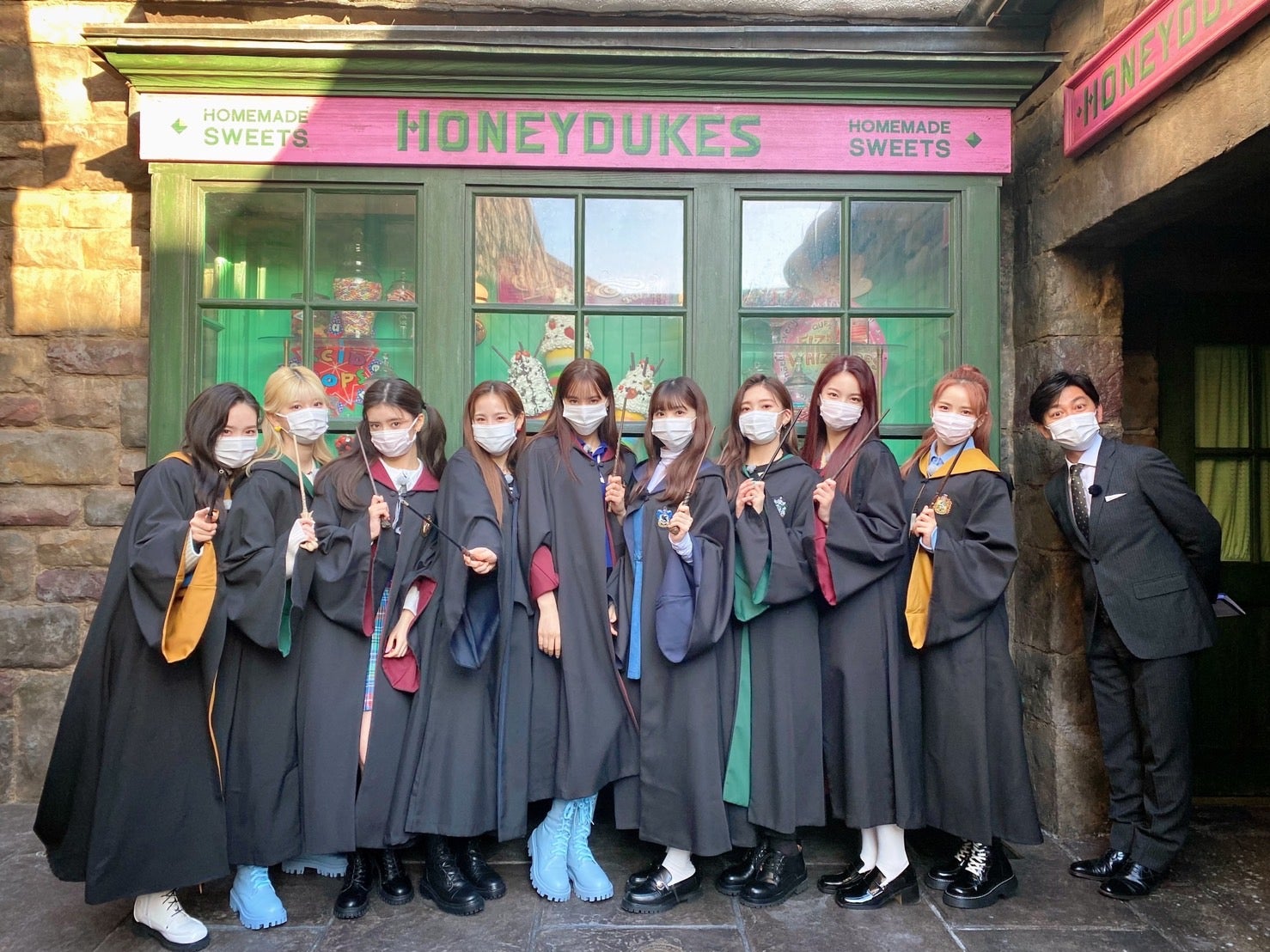 NiziU（C）「We NiziU！TV2」製作委員会