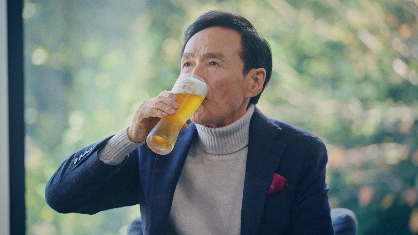 森進一／「これが私のおいしいビール 森進一＆Hiro（MY FIRST STORY）」篇より（提供写真）