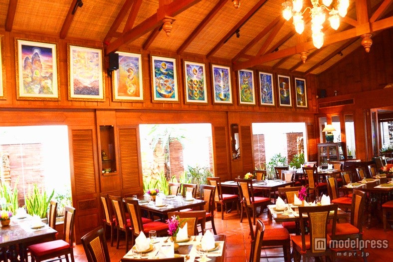 仏教の世界観を感じる絵画作品