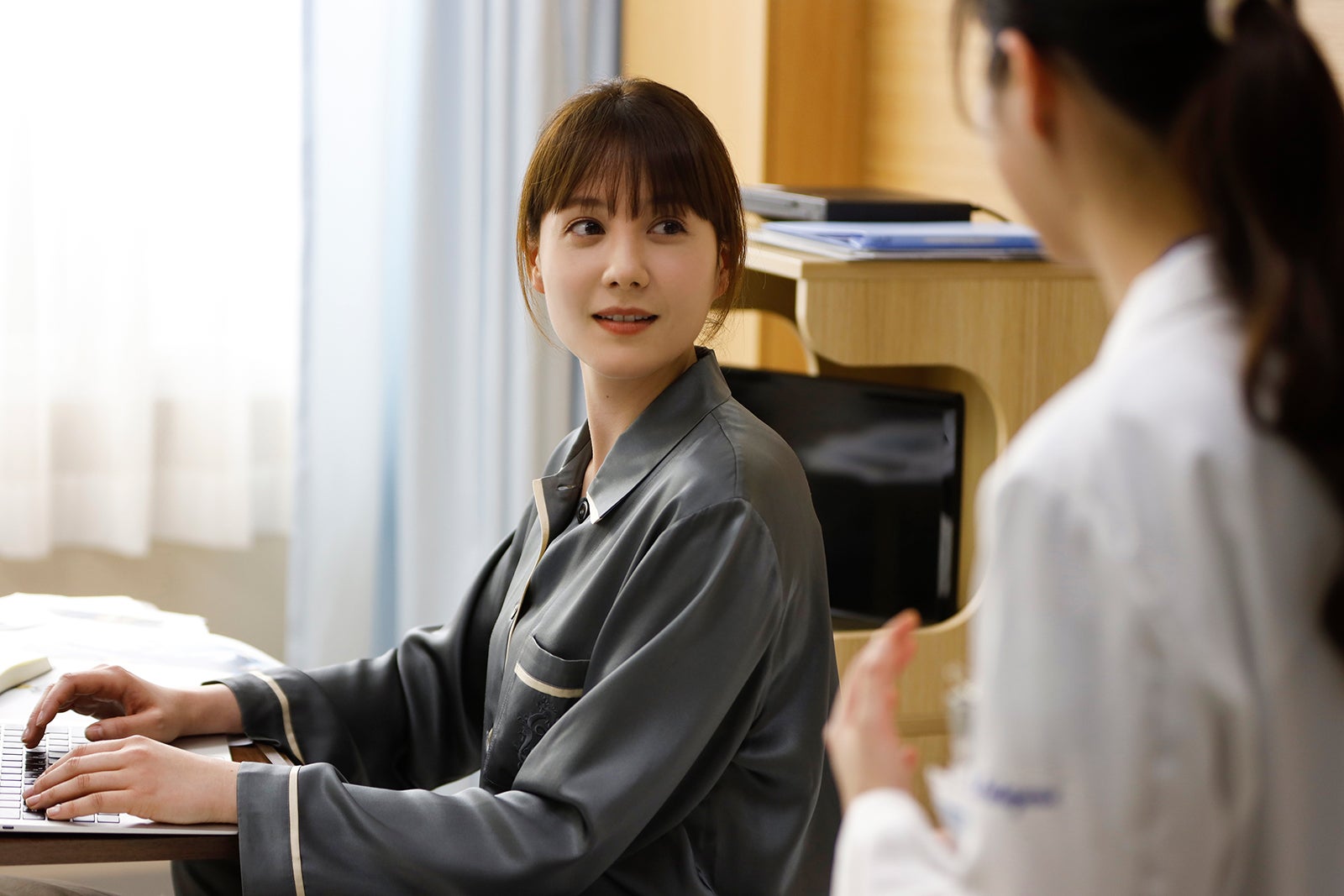 トリンドル玲奈、病院の屋上でノリノリダンス披露「泣くな研修医」本格出演