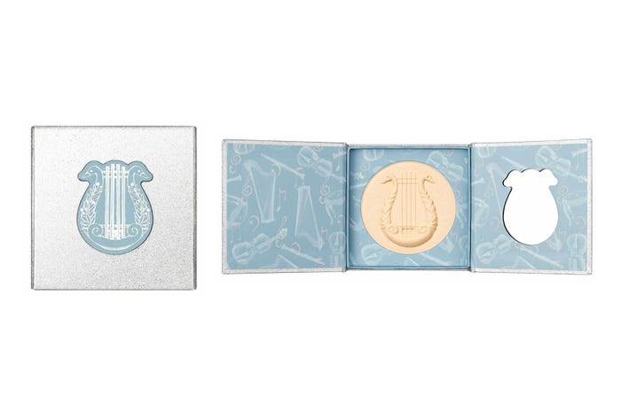 レ・メルヴェイユーズ ラデュレ シマリング プレスト パウダー/画像提供:レ・メルヴェイユーズ ラデュレ