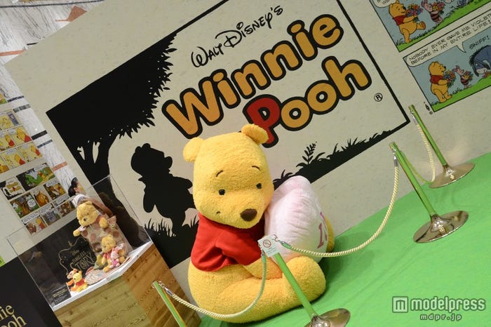 大きなプーさんが目を引く