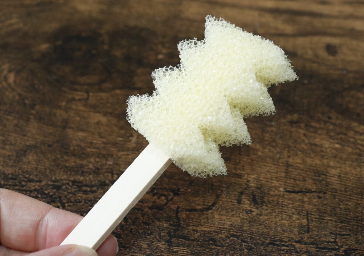 早く買うべきだった！わずかな隙間の汚れもごっそり！億劫な“あの掃除”が楽になる100均の棒