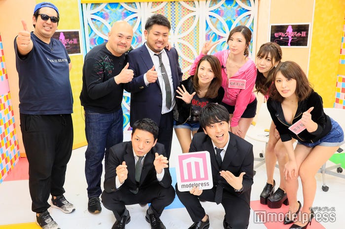 (前列左から)嶋佐和也、屋敷裕政(後列左から)実方孝生、坂井良多、金ちゃん、戸田れい、松嶋えいみ、星島沙也加、金子智美 (C)モデルプレス