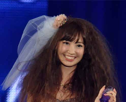 AKB48小嶋陽菜、「Girls Award」でかわゆすぎるウォーキング はるな愛と共演