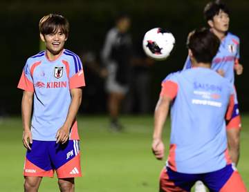 久保建英の福原遥との結婚 代表戦士も笑顔で祝福 8月に川口春奈と結婚の板倉滉「タケとも長く一緒にやっているので嬉しい気持ちに」中村敬斗は「いや、もう本当にめでたい」「同世代がみんな結婚」