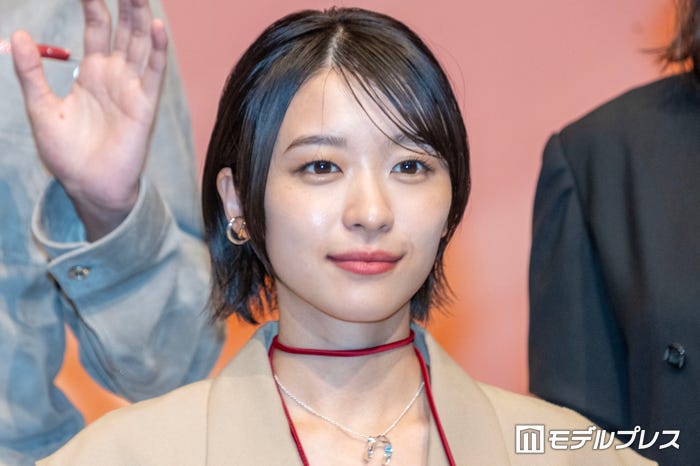 鳴海唯(C)モデルプレス