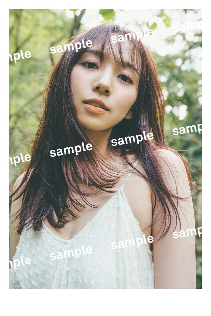 新内眞衣/通常版ポストカード(C)撮影:東京祐(画像提供:小学館)