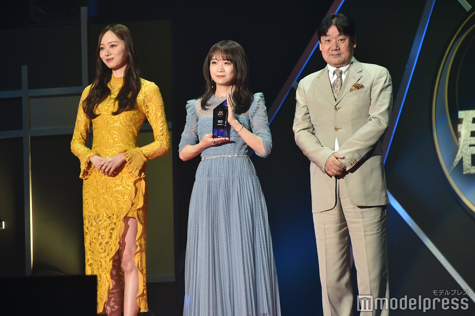 梅澤美波、秋元真夏（C）モデルプレス