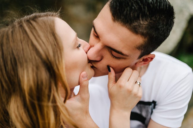 お前しか見えない 彼女に ベタ惚れ中 の彼氏がついやってしまう6つのこと モデルプレス