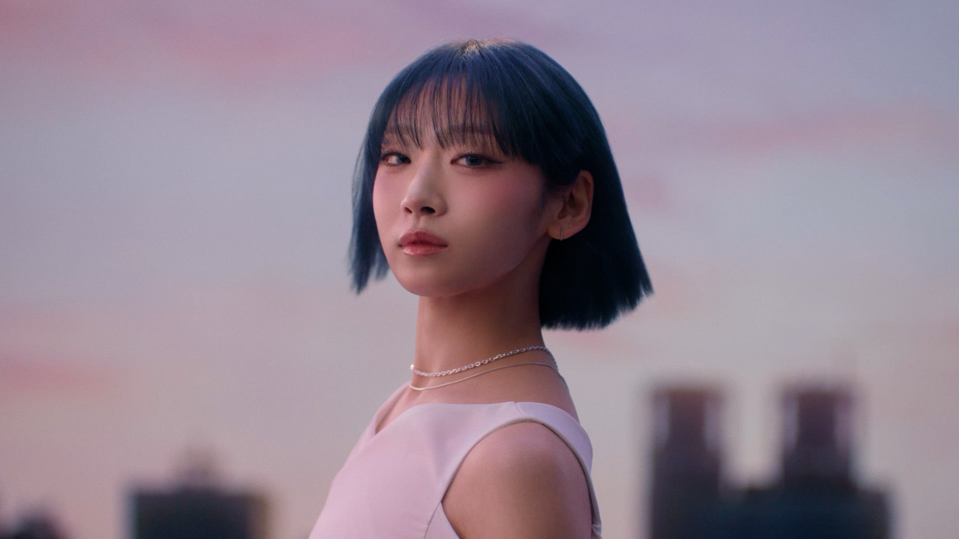 HANA・JISOO、初ソロCM出演で改めてメンバーの大事さ実感 ソロデビュー曲「Movie Star」初公開・友情出演ゲストも