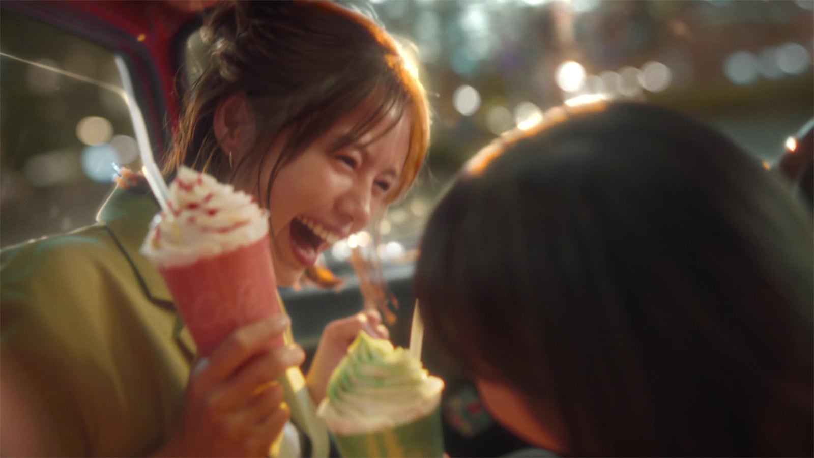 宮崎あおい／新TVCM「マックカフェ寄り道マック 夜のドライブ」篇より（提供写真）