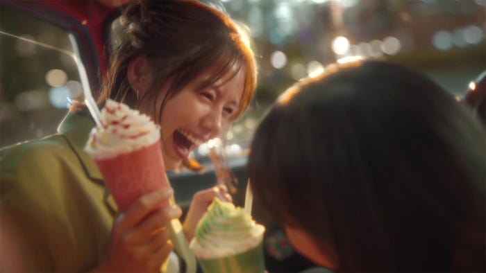 宮崎あおい/新TVCM「マックカフェ寄り道マック 夜のドライブ」篇より(提供写真)