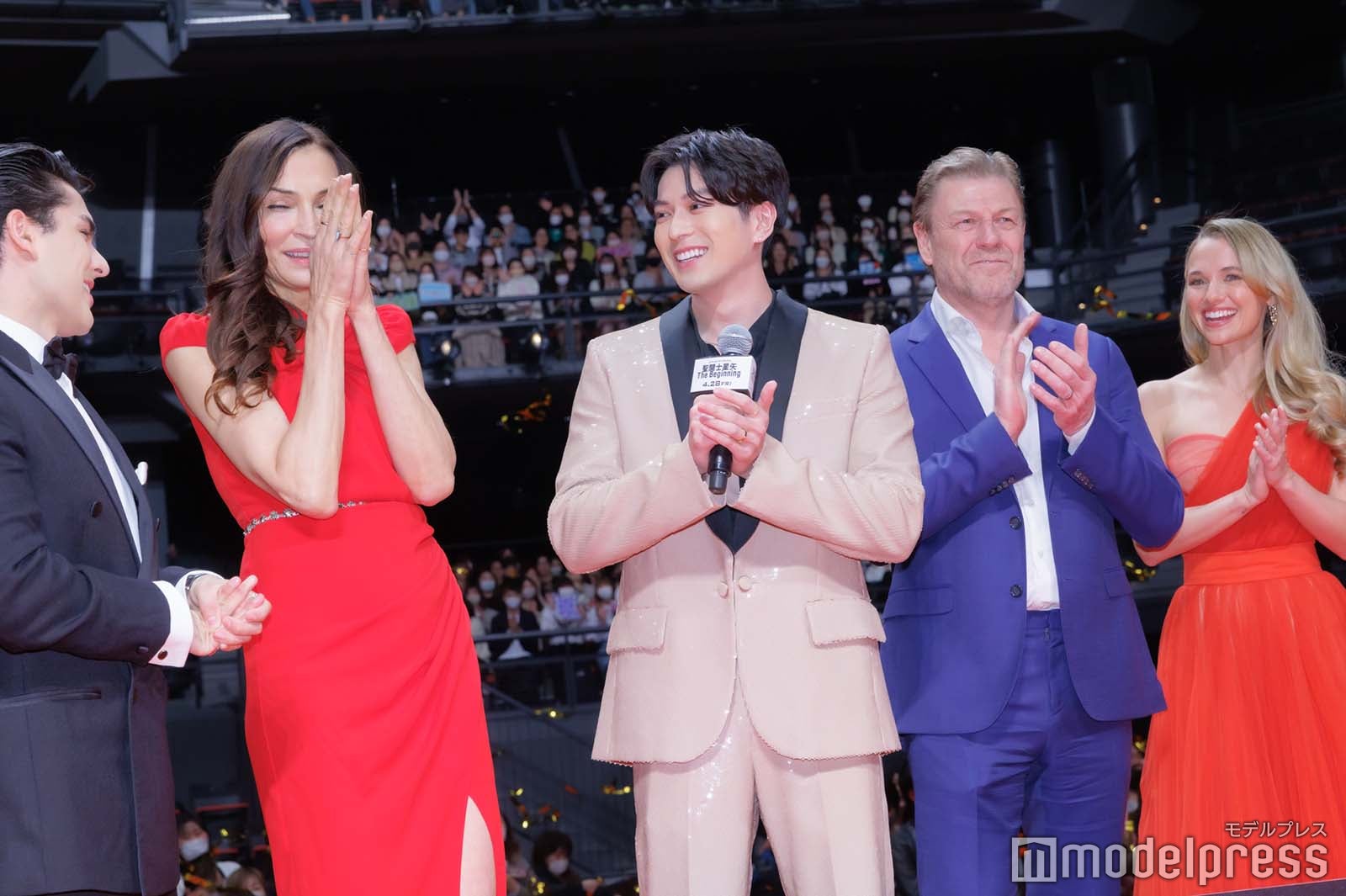 ディエゴ・ティノコ、ファムケ・ヤンセン、新田真剣佑、ショーン・ビーン、マディソン・アイズマン（C）モデルプレス