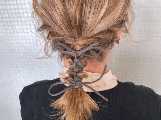 こなれ感たっぷり 革紐を巻いて結ぶだけ ボブヘアさんの簡単 垢抜けポニーテールアレンジ モデルプレス こなれ感たっぷり 革紐を巻いて結ぶだけ ボブヘアさんの簡単 垢抜けポニーテールアレンジ モデルプレス