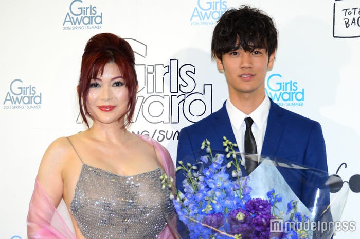 遠藤史也さん(右)と、叶美香(C)モデルプレス