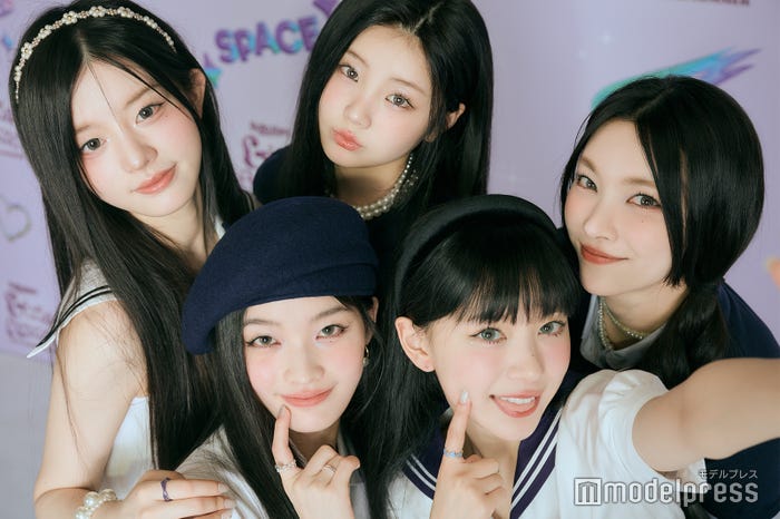 ILLIT/(左上から時計回りに)MINJU(ミンジュ)、WONHEE(ウォンヒ)、YUNAH(ユナ)、MOKA(モカ)、IROHA(イロハ)(C)モデルプレス