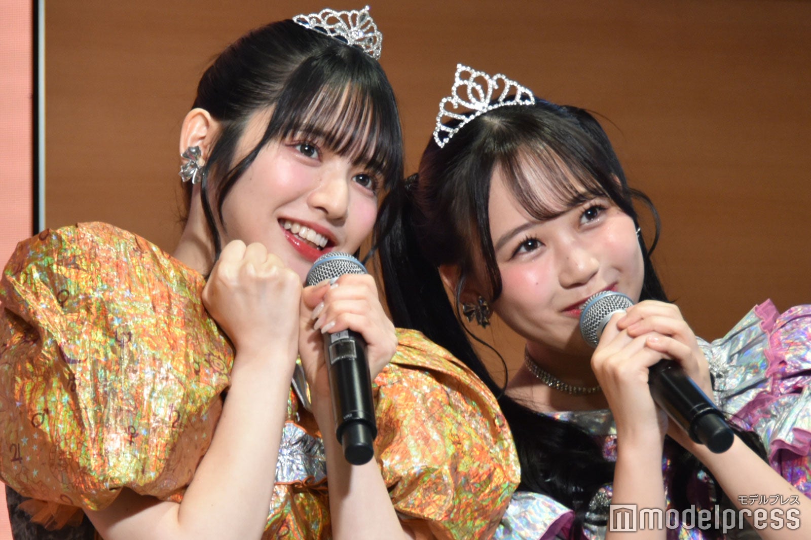 鎮西寿々歌、松本かれん／FRUITS ZIPPER（C）モデルプレス