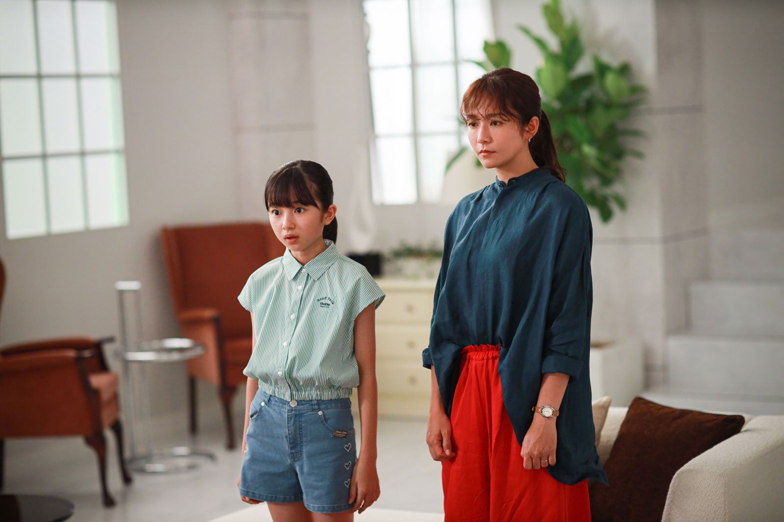 白山乃愛、木村文乃「スカイキャッスル」第4話より（C）テレビ朝日
