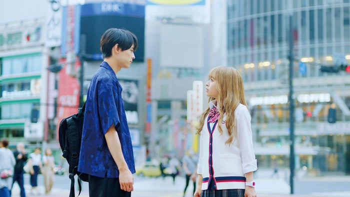 松村北斗、森七菜(C)2021『ライアー×ライアー』製作委員会(C)金田一蓮十郎/講談社
