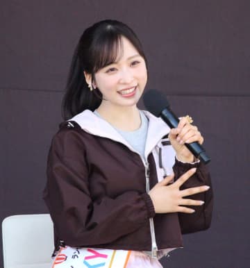 AKB48小栗有以「かわいく走れた」崩れないメイクでCM狙う！？ 美容芸人も絶賛