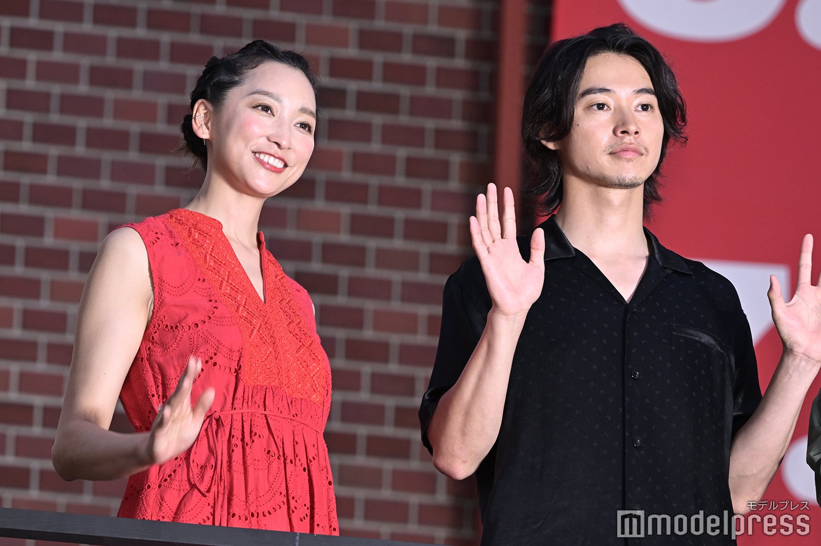 杏、山崎賢人（C）モデルプレス