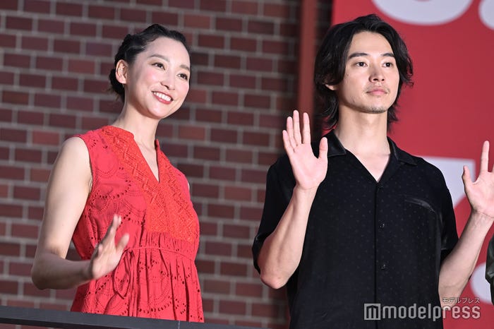 杏、山崎賢人(C)モデルプレス