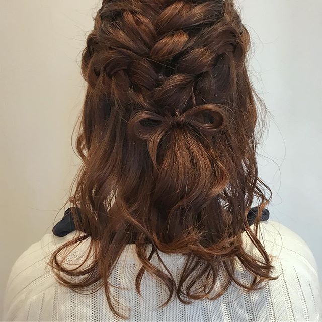 リボンを使った簡単ヘアアレンジ16選 セルフで大人可愛いを叶えよう モデルプレス