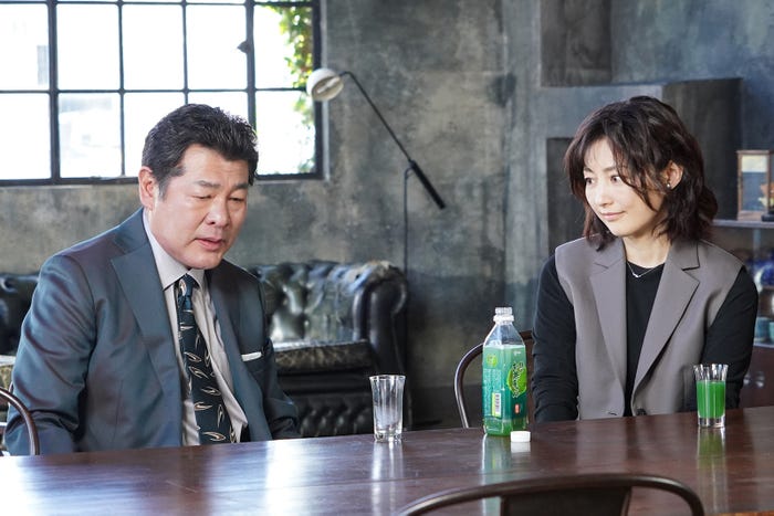 赤井英和、常盤貴子/「それってパクリじゃないですか?」第2話より(C)日本テレビ