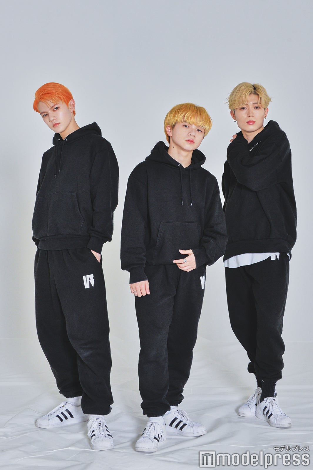 （左から）磯崎 翼、伊藤 彪流、西山 智樹（C）モデルプレス