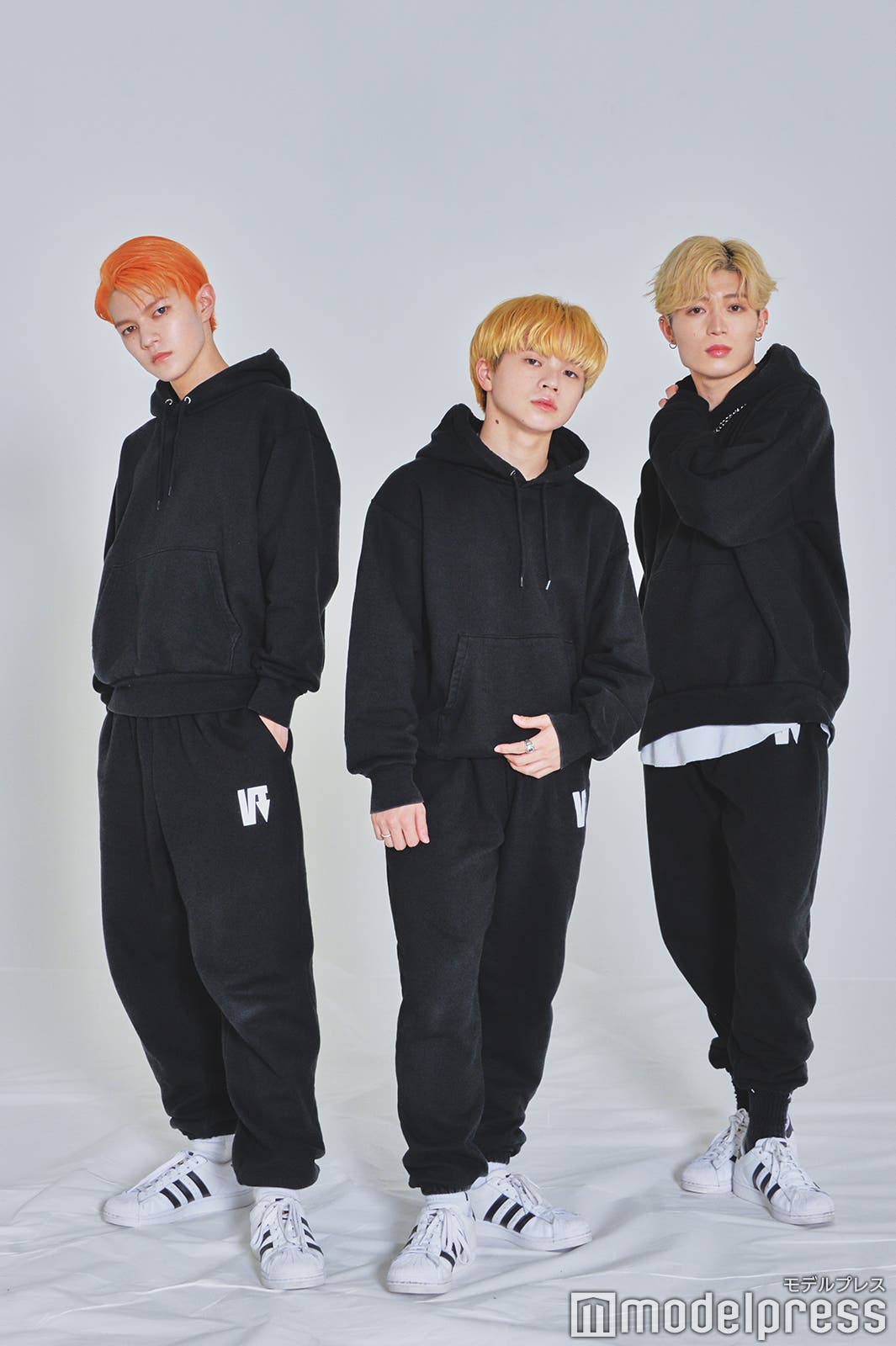 (左から)磯崎 翼、伊藤 彪流、西山 智樹(C)モデルプレス