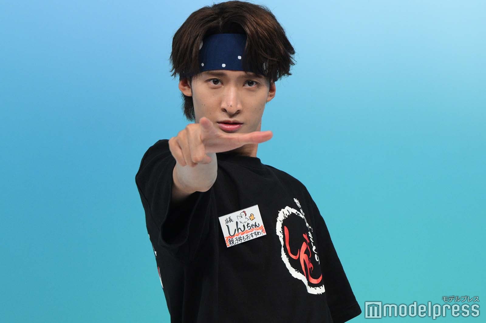 最後にカメラを独り占めする（C）モデルプレス