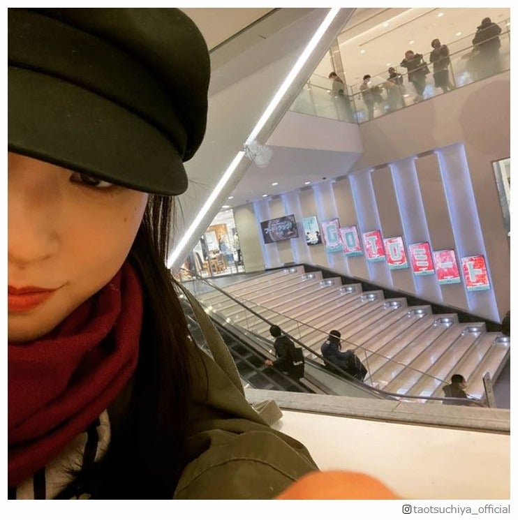 土屋太鳳、映画館ロビーでの自撮りショットに「すれ違ったりしてたのかな」の声