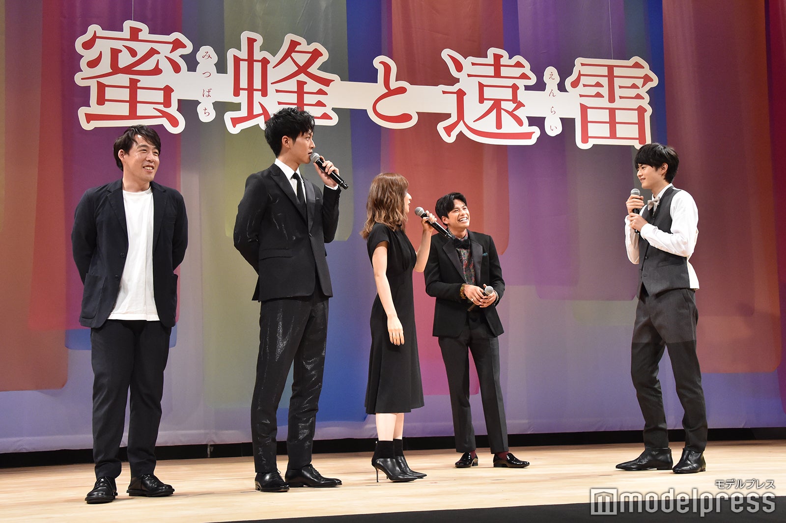 （左から）石川慶監督、松坂桃李、松岡茉優、森崎ウィン、鈴鹿央士 （C）モデルプレス