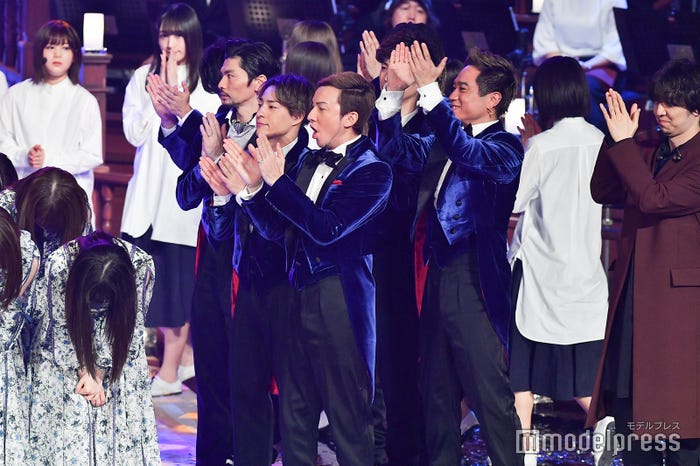 乃木坂46に拍手を贈るDA PUMP (C)モデルプレス