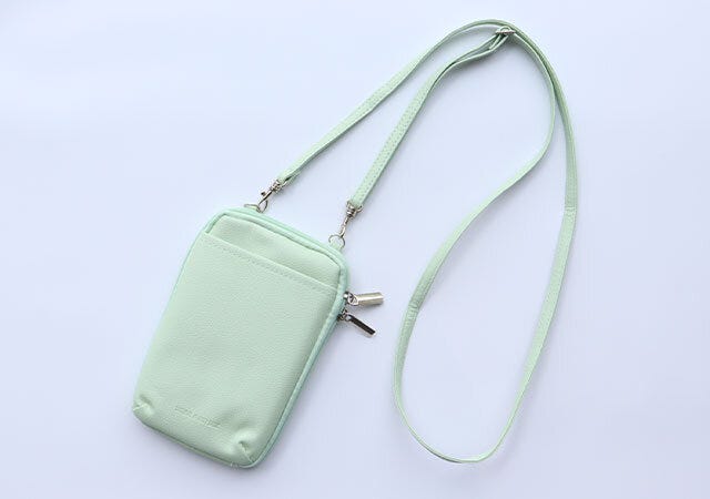 ムック本　ムック　付録　人気　おすすめ　オススメ　宝島社　宝島　レビュー　便利　優秀　当たり　最高　今月号　予定　今月　2023　ナチュラルビューティーベーシック　スマホポーチ　NATURAL