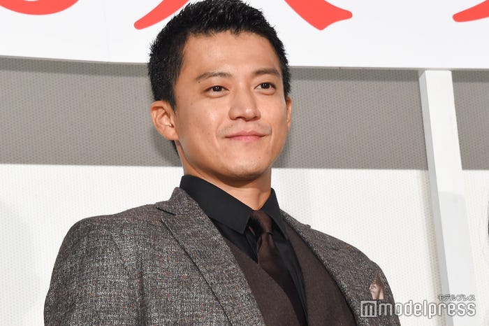 小栗旬(C)モデルプレス