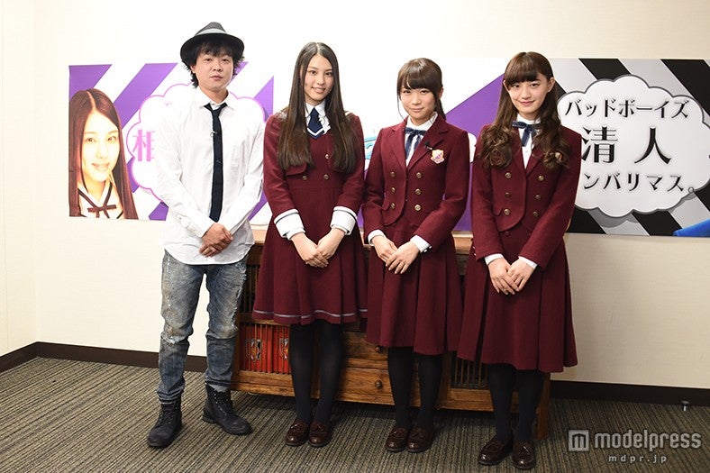 （左から）バッドボーイズ清人、相楽伊織、秋元真夏、中田花奈