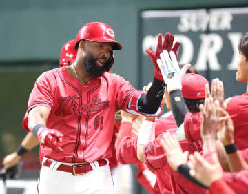 広島 ファビアン＆坂倉＆秋山が一発共演 ファビアンOP戦打率・167も上向き「打った瞬間いったと思った」