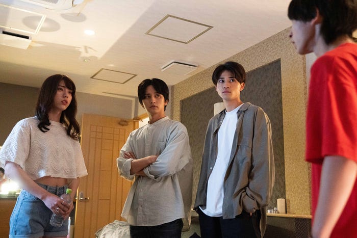 井手上漠、瀬戸利樹、中田圭祐(C)丸木戸マキ/祥伝社 ABC