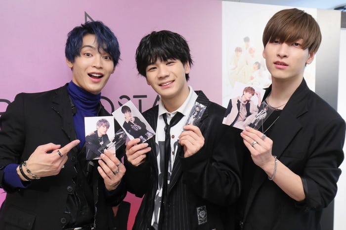 (左から)與那城奨、豆原一成、金城碧海 (C)LAPONE ENTERTAINMENT