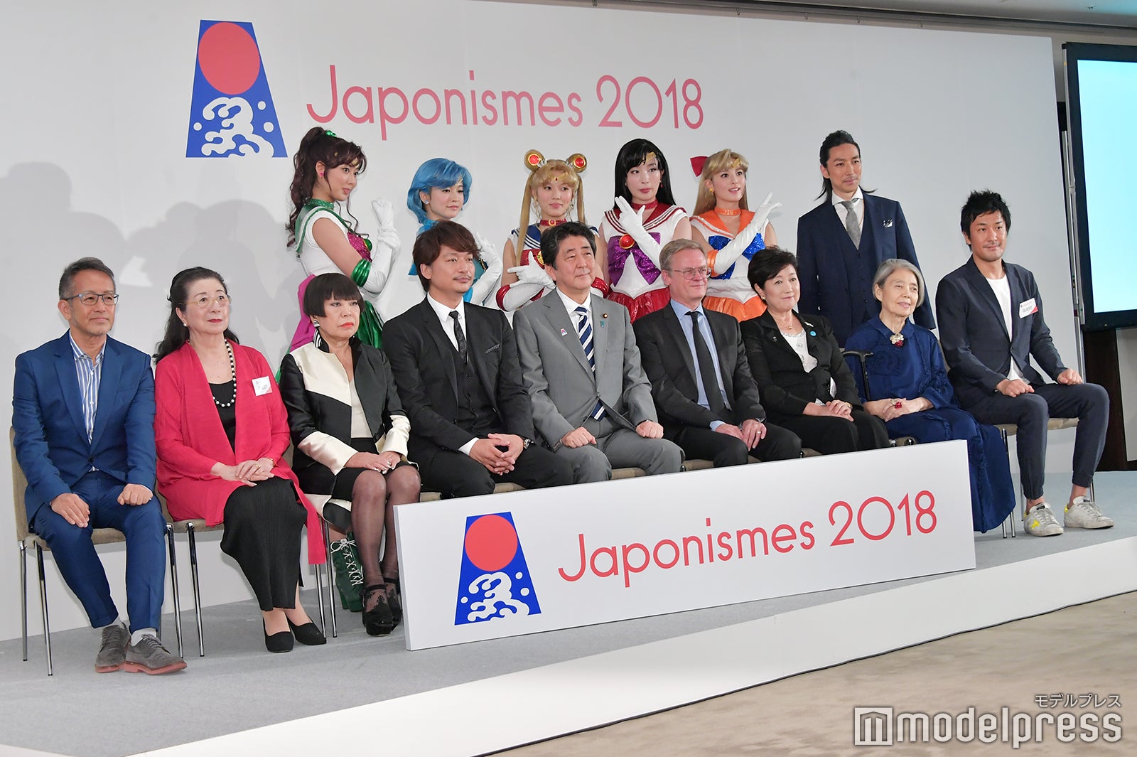 （前列左から）宮本亜門、石井幹子、コシノジュンコ、香取慎吾、安倍晋三内閣総理大臣、ローラン・ピック駐日フランス大使、小池百合子東京都知事、樹木希林、猪子寿之（後列中央）2.5次元ミュージカル・セーラー戦士、TAKAHIRO氏（C）モデルプレス