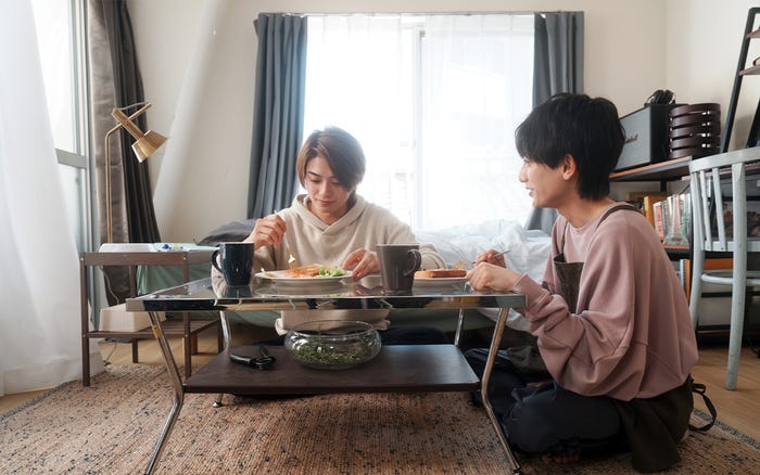 岩瀬洋志、小西詠斗「タカラのびいどろ」第9話より(C)鈴丸みんた/新書館 (C)「タカラのびいどろ」製作委員会