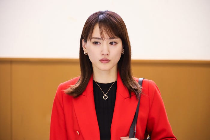 綾瀬はるか/「元彼の遺言状」第9話より(C)フジテレビ