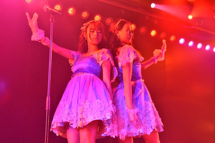 (左から)モバイル、ステフィ(C)AKS