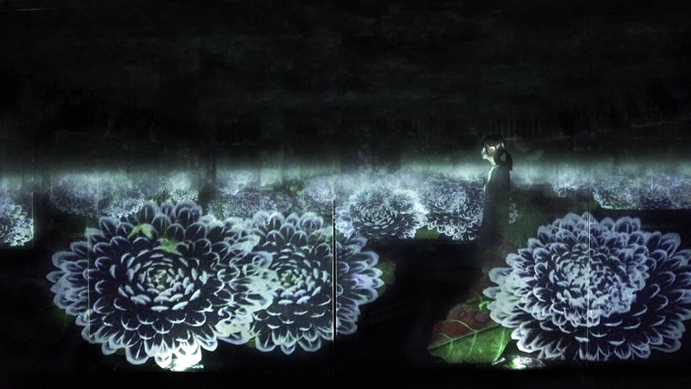 積層された空間に咲く花々／画像提供：チームラボ