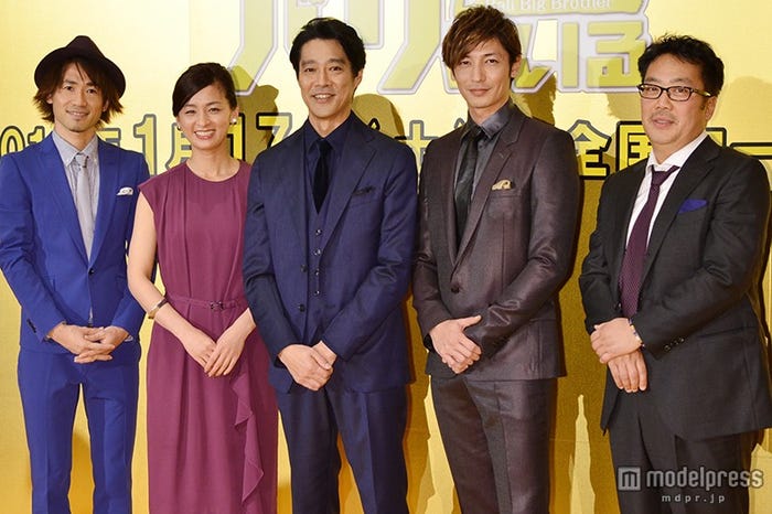 『神様はバリにいる』の完成披露試写会の模様(左から)ナオト・インティライミ、尾野真千子、堤真一、玉木宏、李闘士男監督