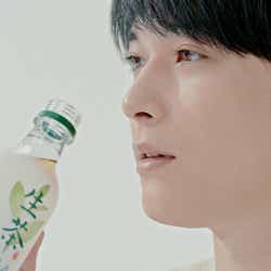 モデルプレス - 吉沢亮も共感“おいしいお茶を生む自然を守る第一歩” 生茶が100%リサイクルペットボトルの導入を拡大<WEB限定動画公開>