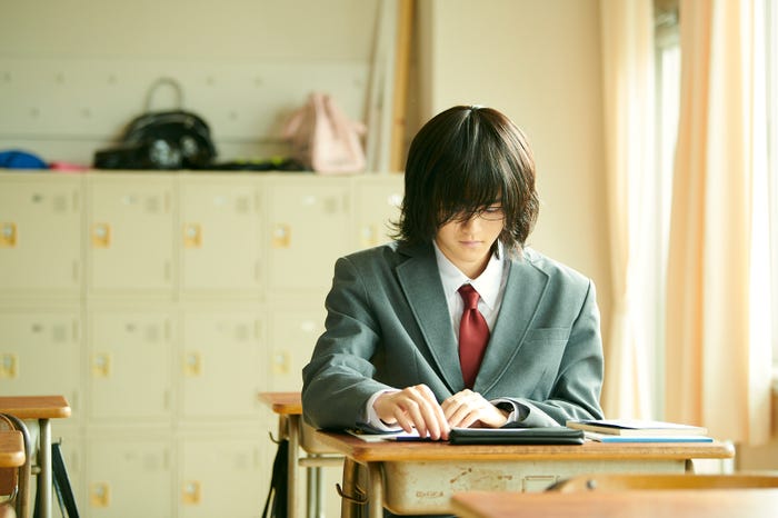 鈴鹿央士 (C)HERO・萩原ダイスケ/SQUARE ENIX・実写「ホリミヤ」製作委員会・MBS